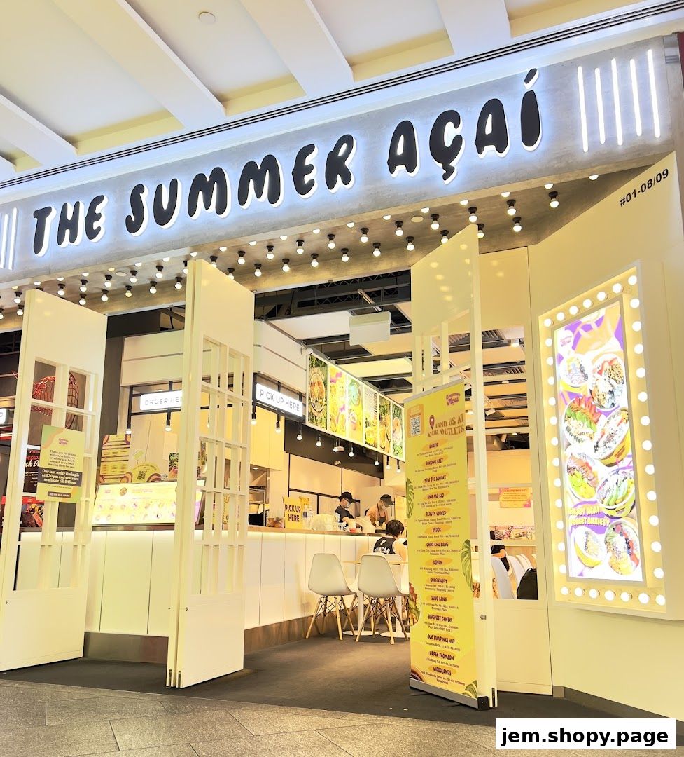 The Summer Açaí shop front with bright signage and a menu display.