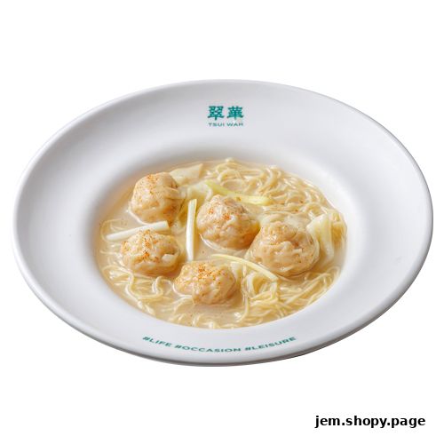 A bowl of Tsui Wah's signature fish ball noodles with wontons and scallions.