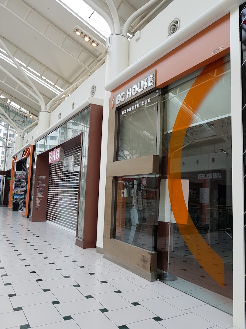 The shop front of EC House, an express cut salon, located in a bright shopping mall corridor.