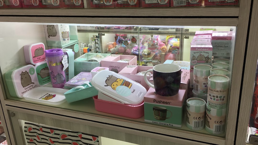 A display case at Hako featuring various Pusheen merchandise like lunchboxes, mugs, and collectible figures.