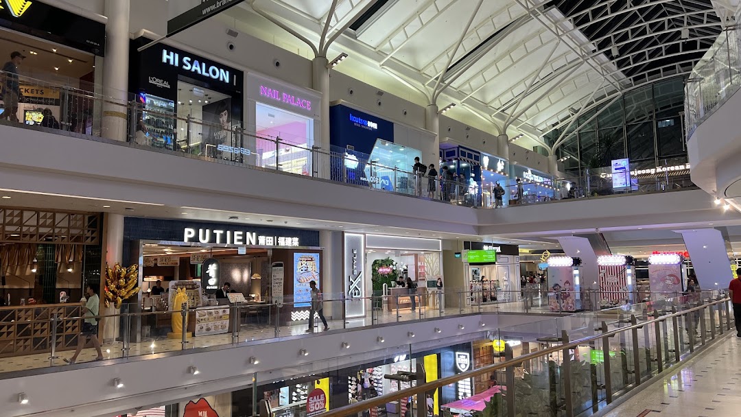 HI Salon image 7