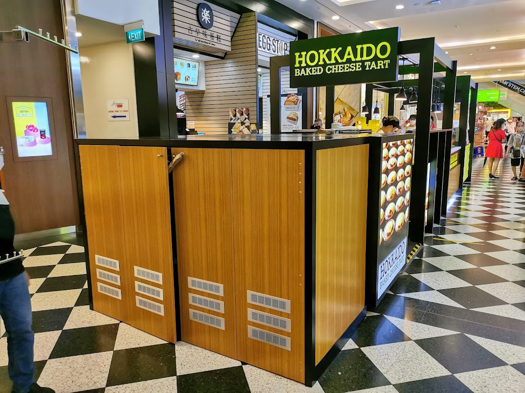 A kiosk for Hokkaido Baked Cheese Tart in a mall, featuring its branding and product display.