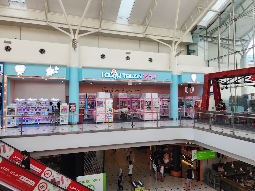 The vibrant iClaw Taiwan shop, filled with numerous claw machines, seen from a mall's upper level.