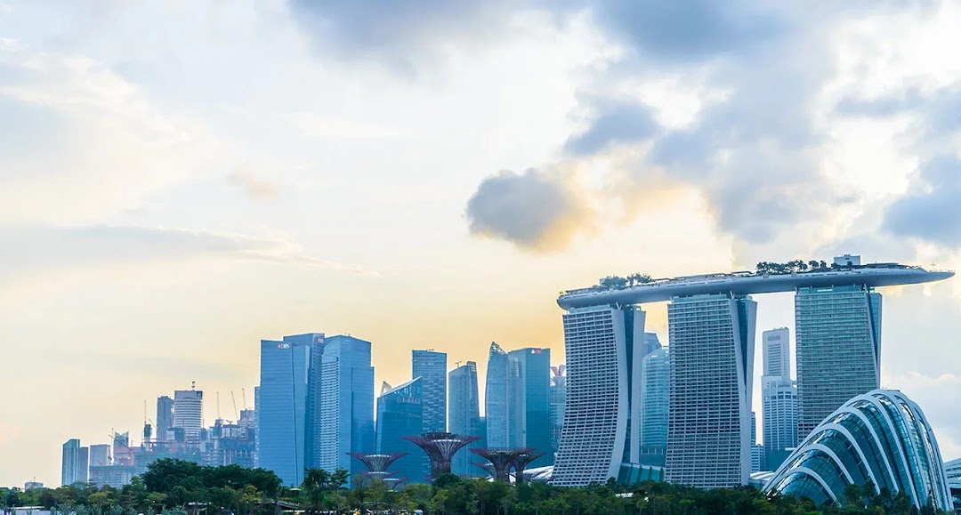 Panoramic view of Singapore's iconic skyline featuring Marina Bay Sands and Gardens by the Bay.