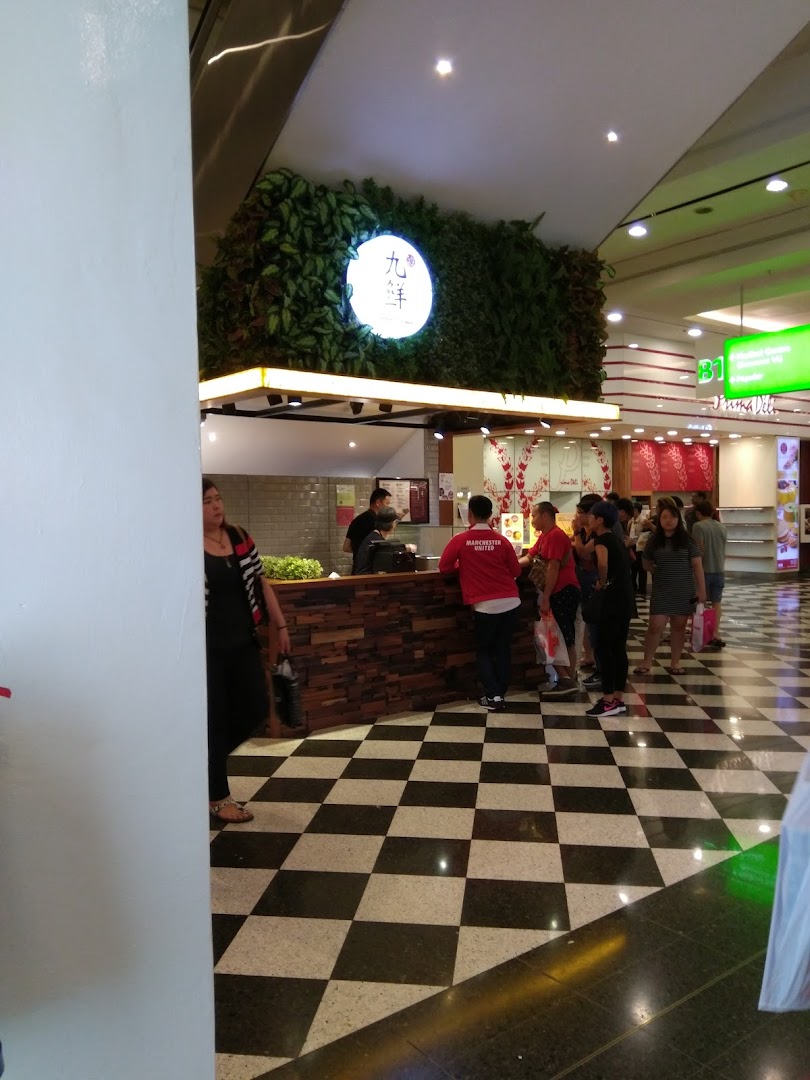 The Nine Fresh Desserts Taiwan shop front with its distinctive green wall and customers queuing.