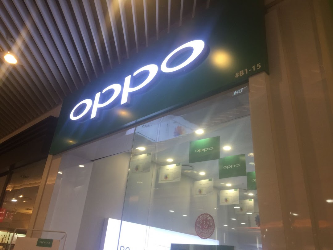 The illuminated OPPO Concept Store sign and glass entrance at a shopping mall.