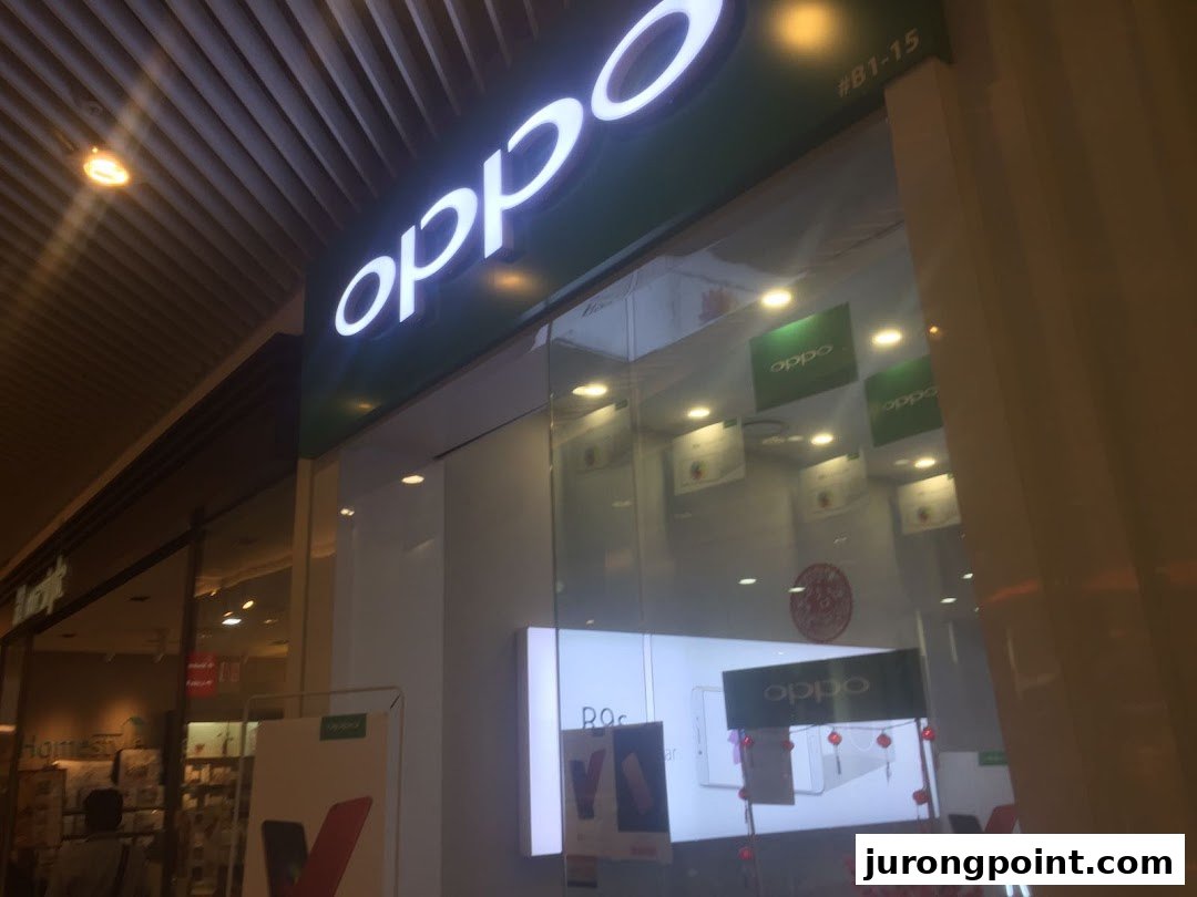 The illuminated OPPO Concept Store sign and its modern glass storefront in a shopping mall.