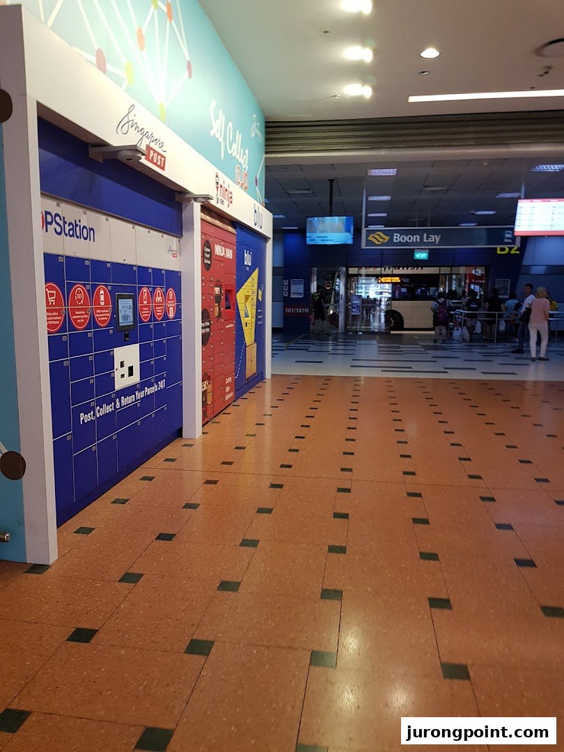 POPStation parcel lockers and other self-service kiosks are visible in a busy transit area.