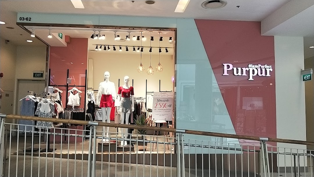 Purpur fashion boutique storefront with mannequins, clothing displays, and a prominent sale sign.