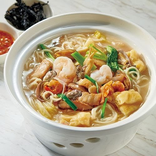 A hearty bowl of Putian Lor Mee with prawns, clams, and other fresh ingredients.