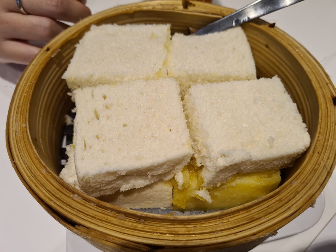 Steamed bread with kaya and butter served in a traditional bamboo steamer at Ya Kun Family Cafe.