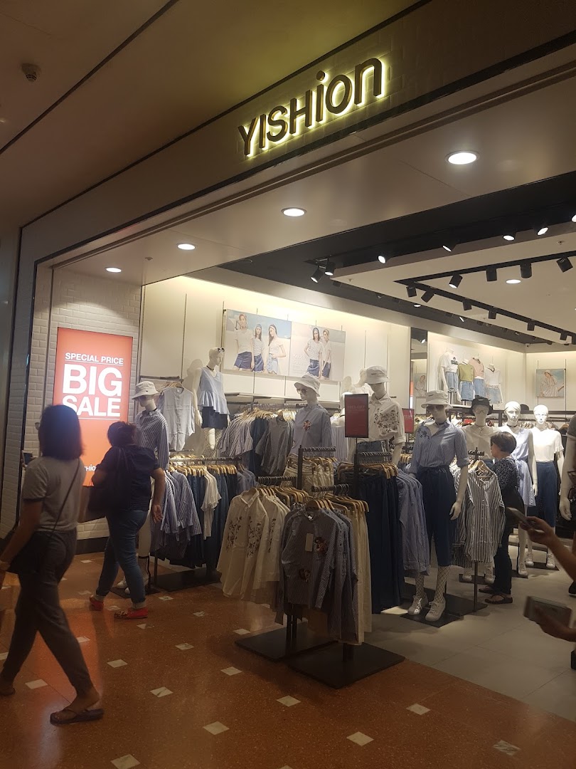 The YISHION shop front features mannequins displaying trendy apparel and a 'BIG SALE' sign.