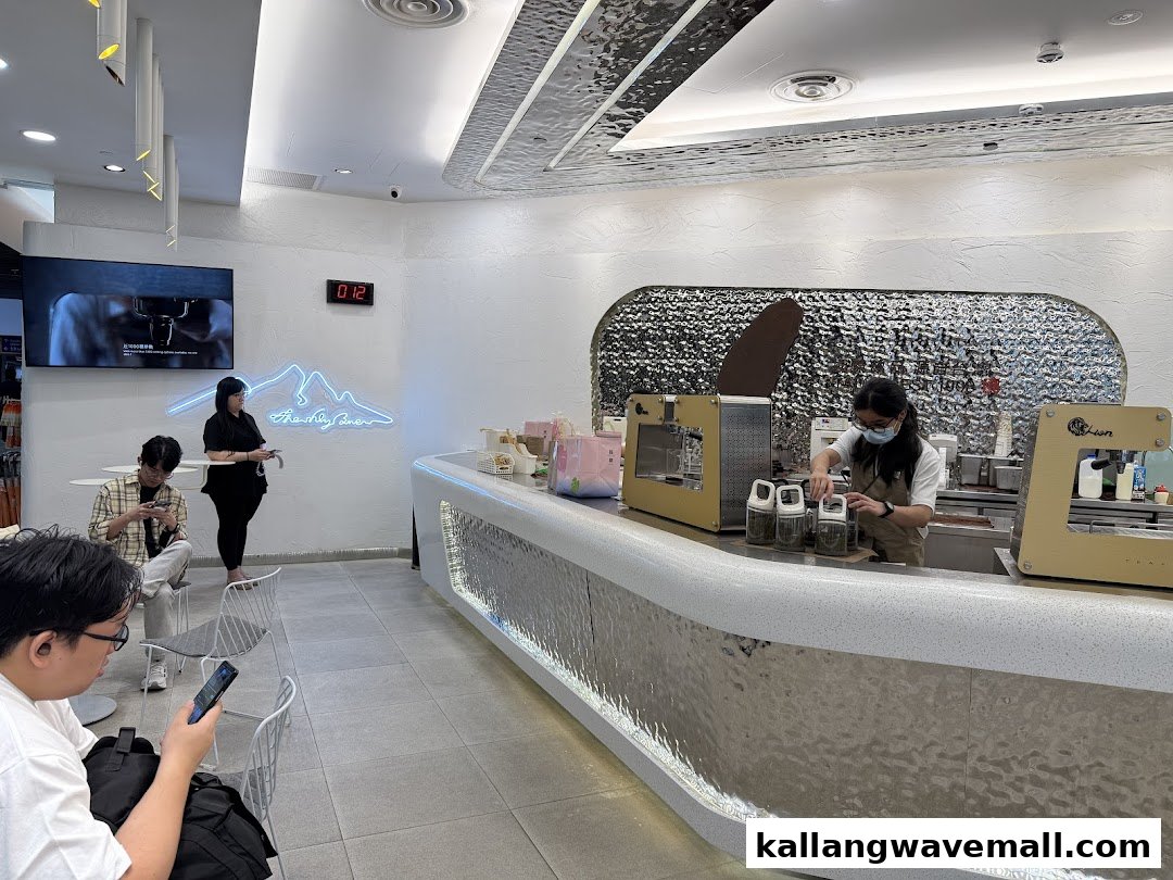 Customers wait while a staff member prepares drinks at the CHICHA San Chen counter.