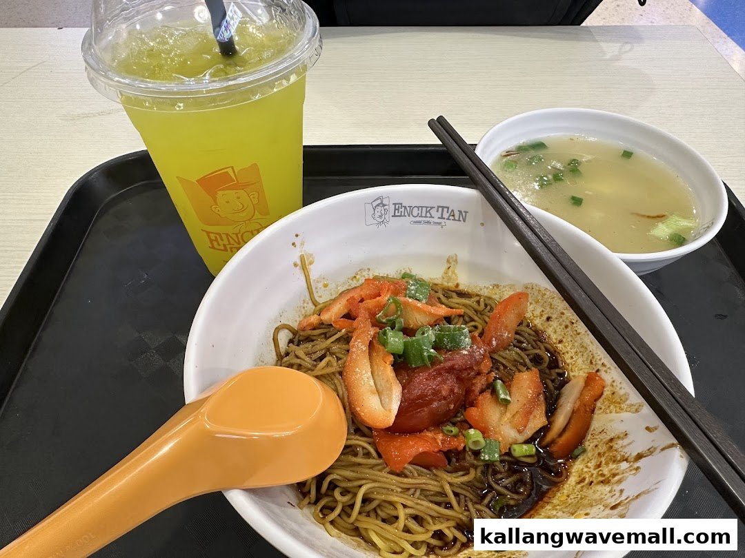 A delicious meal from Encik Tan: dry noodles with char siew, soup, and a refreshing drink.