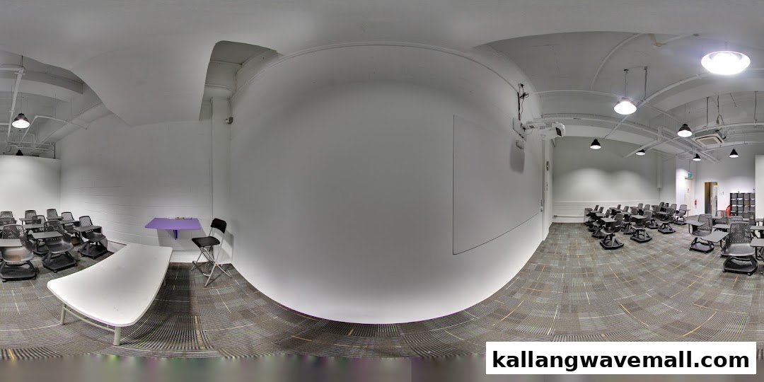 A spacious training room with numerous desks and chairs, ideal for sports education and workshops.