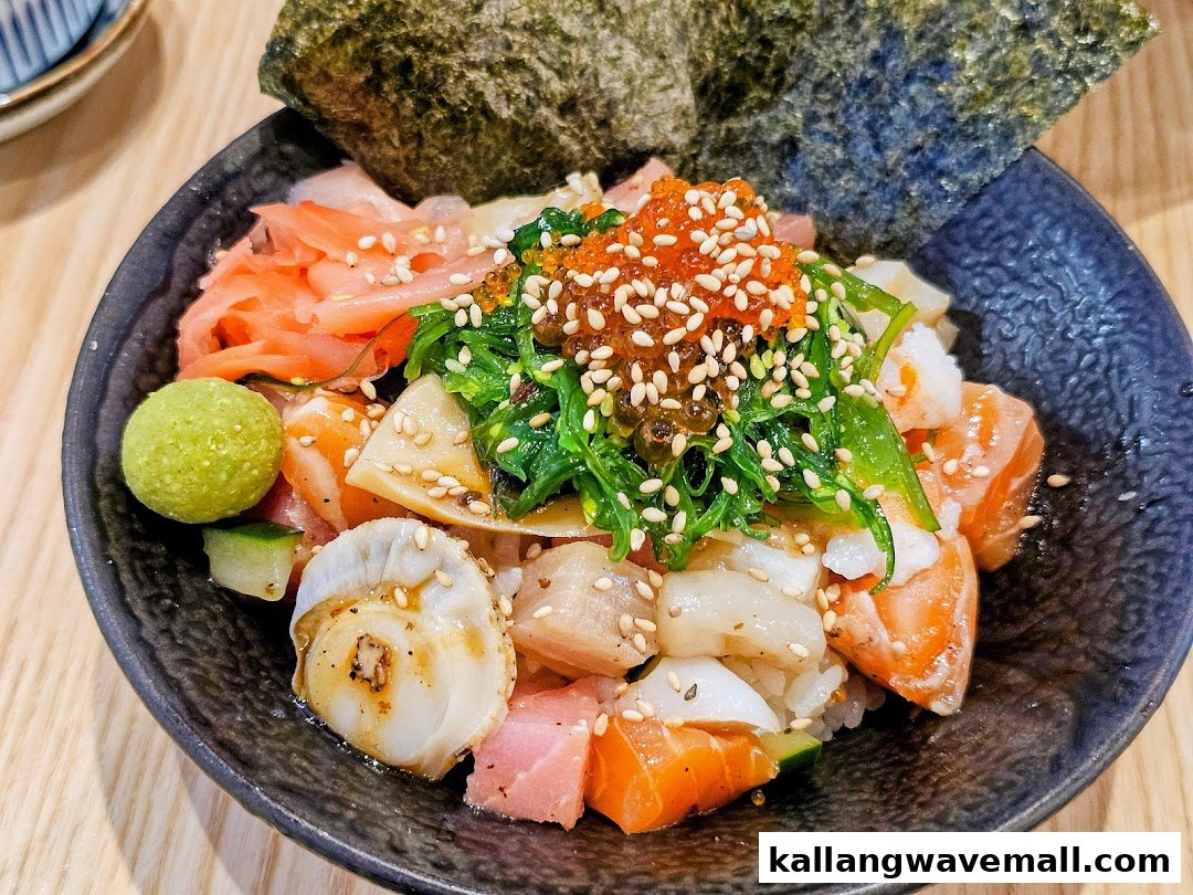 A vibrant Japanese kaisendon bowl featuring fresh seafood, roe, seaweed, and ginger.