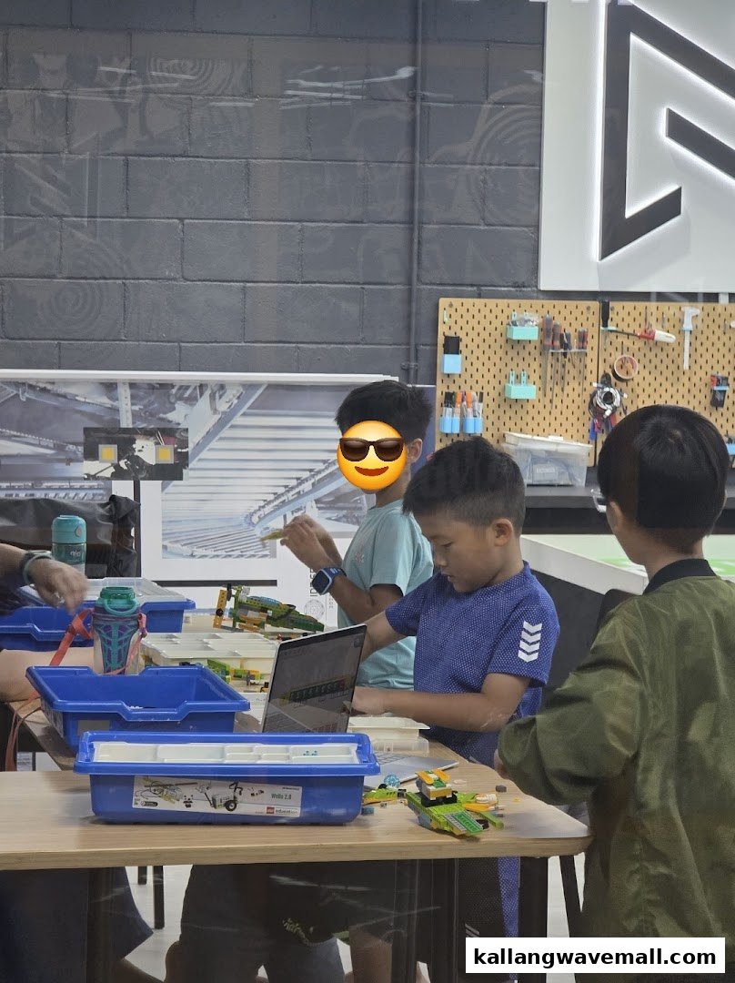 Children actively engaged in robotics and building activities at Nullspace Robotics.
