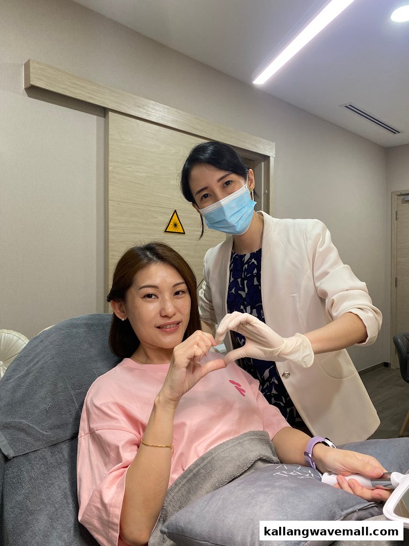 Client and staff share a heart gesture at Venusia Medical Aesthetics Clinic.