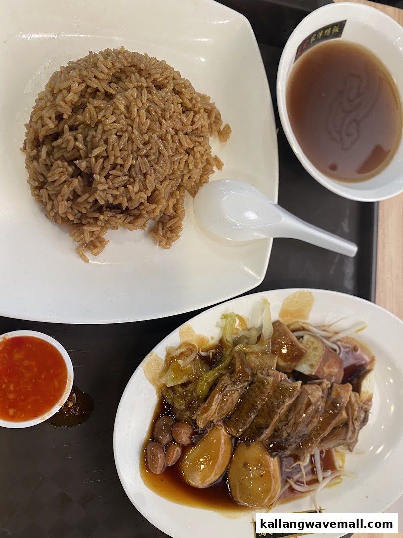 A delicious plate of braised duck rice with sides, soup, and chili sauce from Yew Kee Specialities.