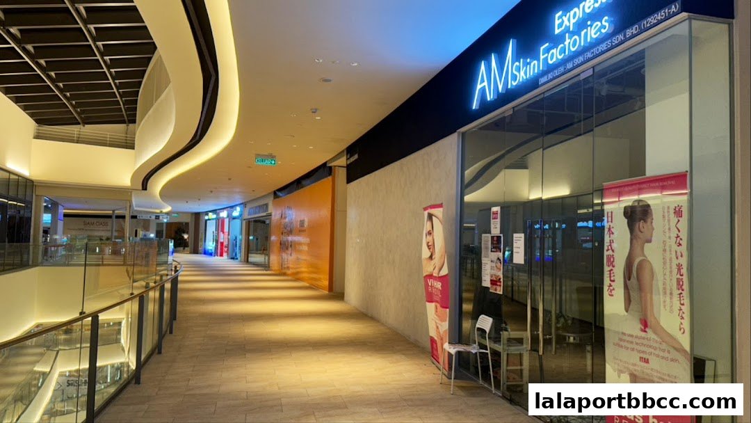 The exterior of AM Skin Factories Express shop in a modern shopping mall hallway.