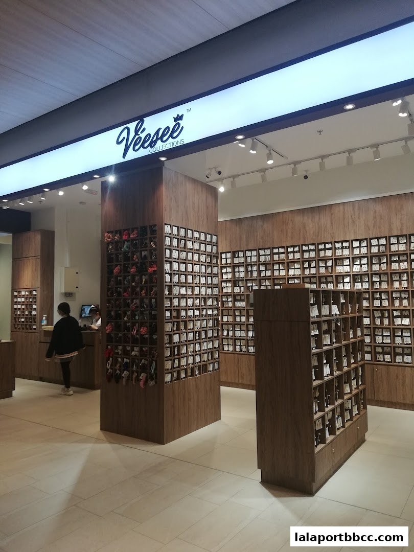 The entrance of Veesee Collections, a shop displaying numerous accessories on shelves.