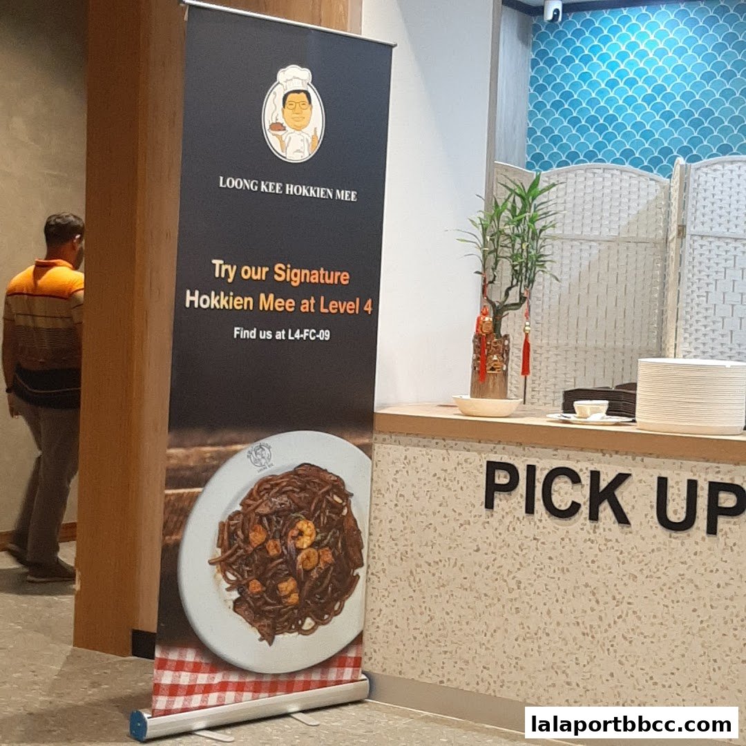 A banner advertises Loong Kee Hokkien Mee, showcasing their signature dish and location.