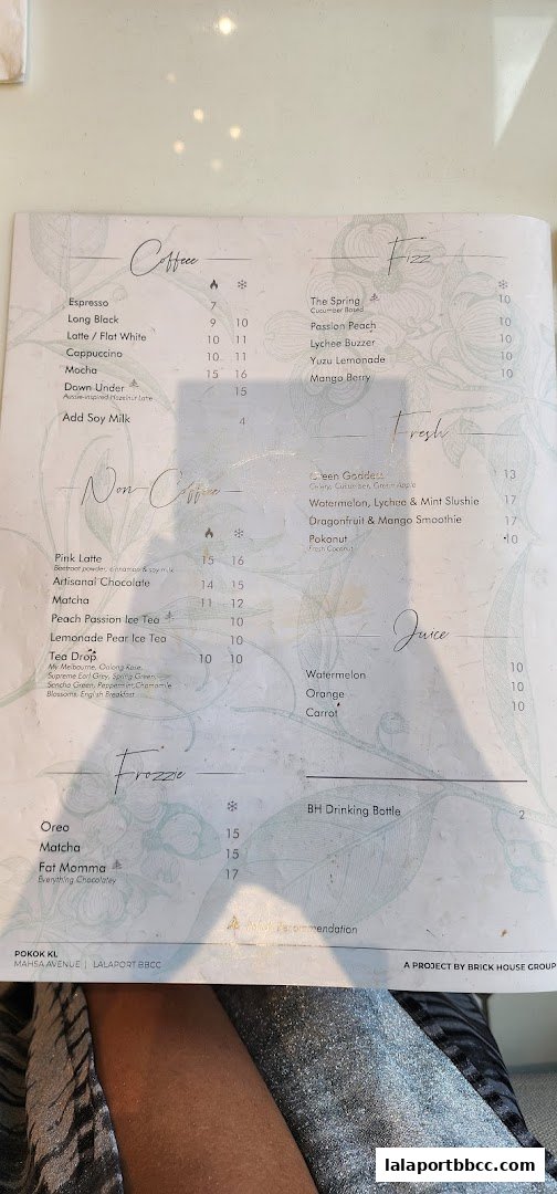 A menu from POKOK LaLaport featuring coffee, non-coffee, fizz, fresh, frozzie, and juice drinks.