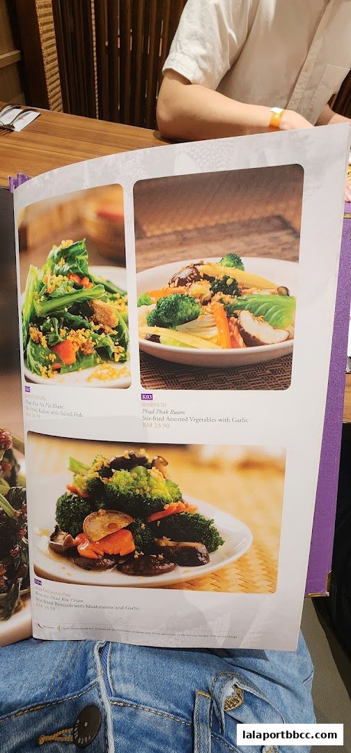 A menu from ParaThai Lalaport BBCC featuring Thai dishes with appetizing food photography.