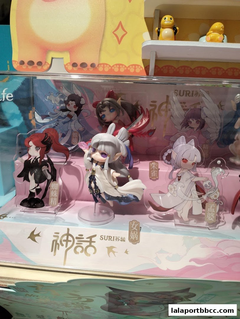 Display of anime-style character figurines with intricate designs and Japanese-inspired aesthetics.