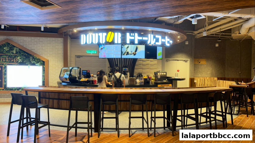 Interior view of a DOUTOR COFFEE shop with a long counter and seating.