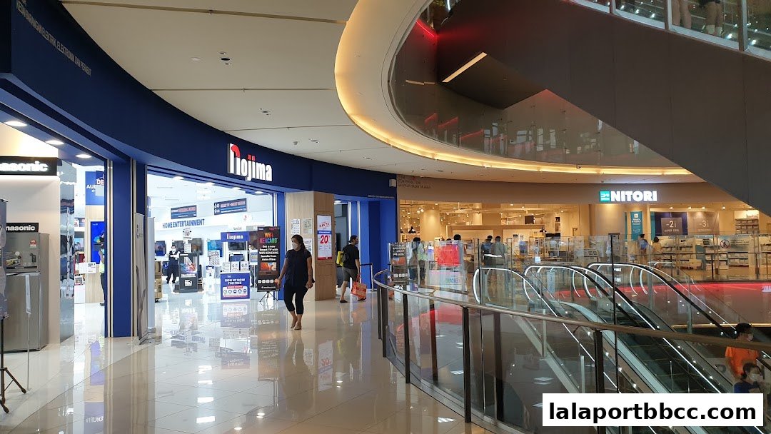 The entrance of the Nojima electronics store with various products displayed inside.