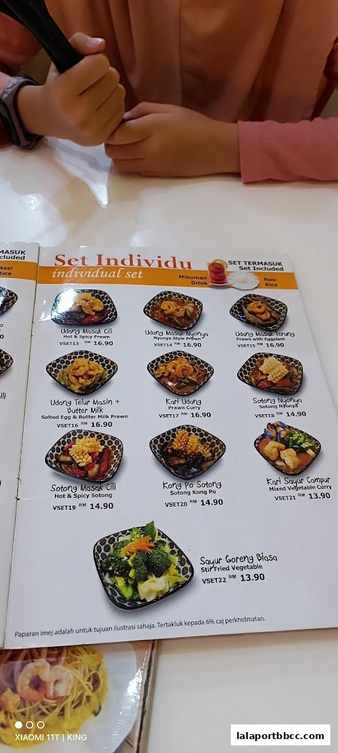 A menu from Restorant Syok Makan showcasing various individual set meals with appetizing food photography.