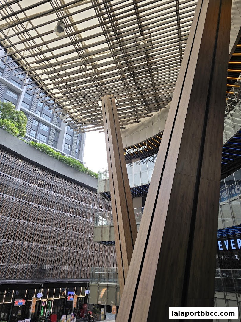 Modern architecture with wooden beams and a glass ceiling at Mitsui Outlet Park.