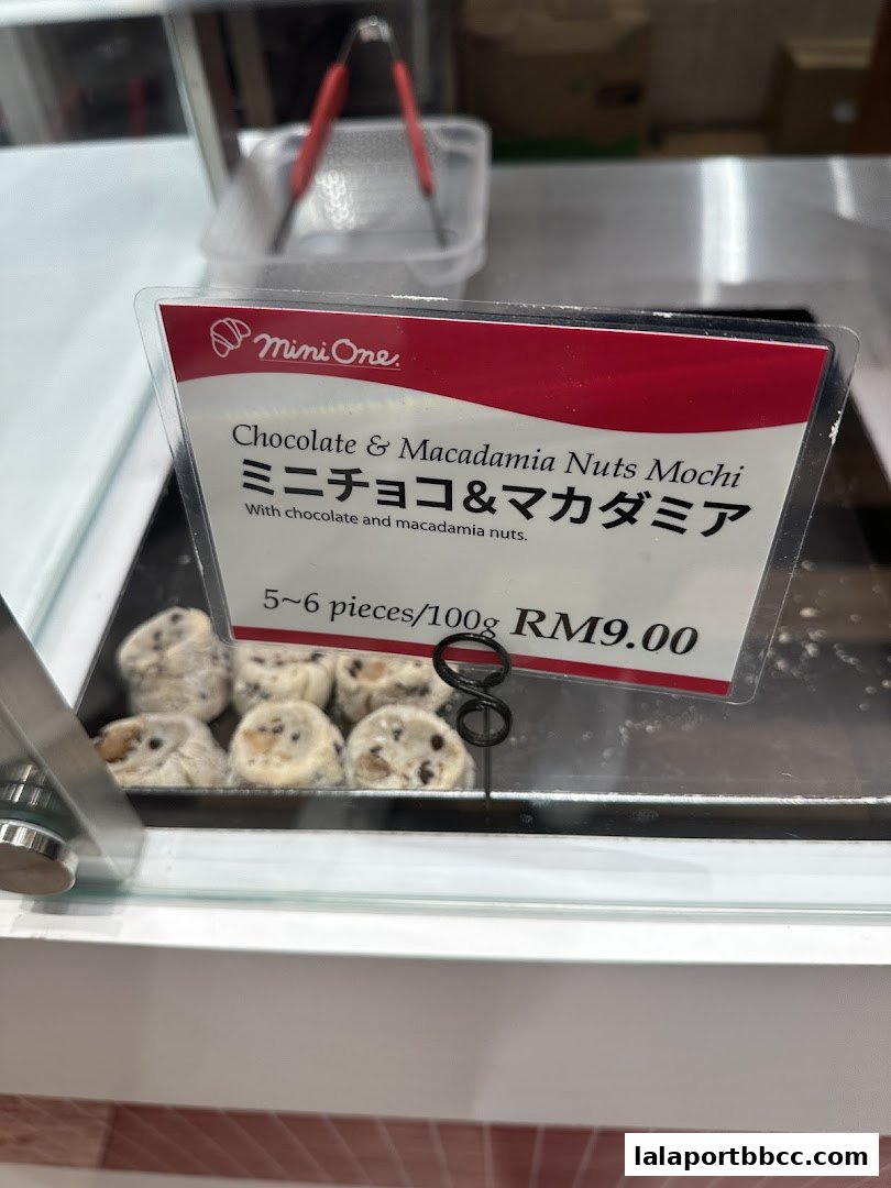A display of Chocolate & Macadamia Nuts Mochi at Mini One.