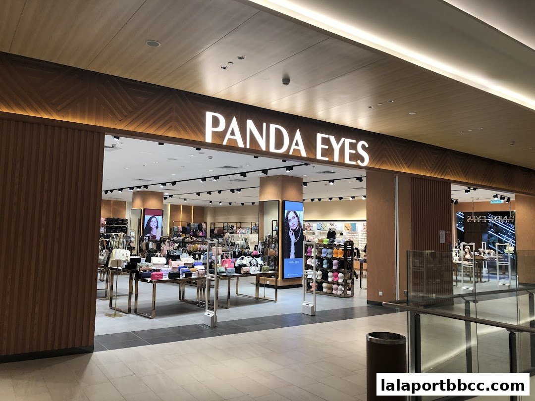 The entrance to the Panda Eyes shop, showcasing handbags and accessories.