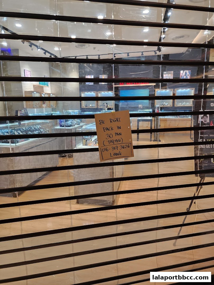 G-SHOCK CASIO shop front with a sign indicating a brief closure.