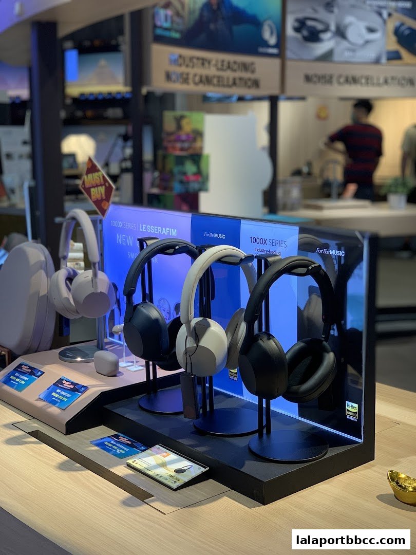 Sony headphones with industry-leading noise cancellation displayed in a store.