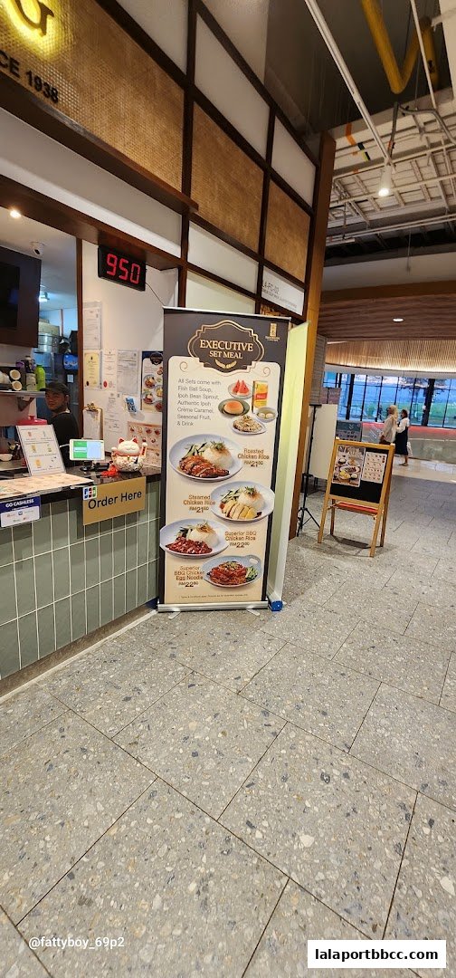 A food court stall with a promotional banner for executive set meals and an order counter.