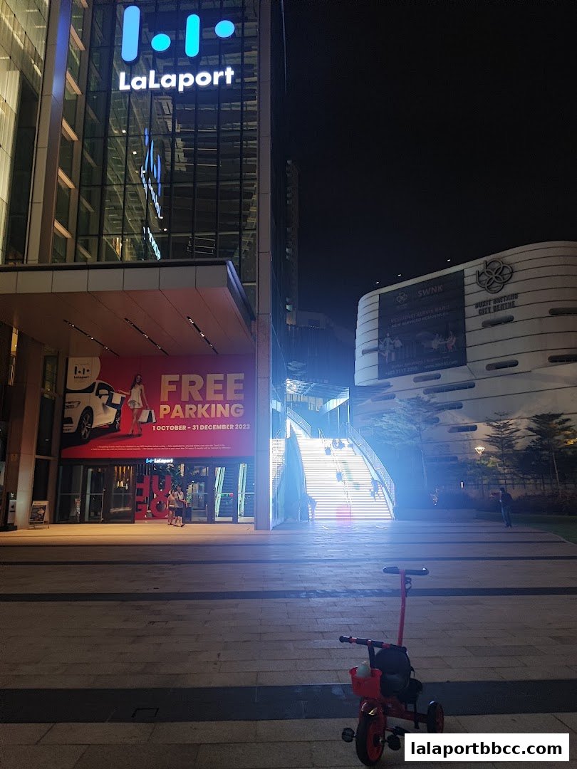 WOW Plaza South entrance