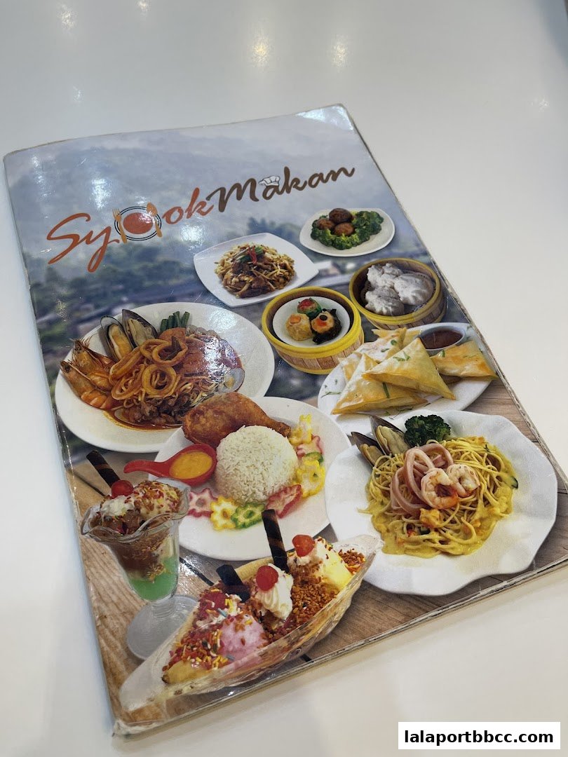 A menu from Restorant Syok Makan showcasing various delicious dishes and desserts.