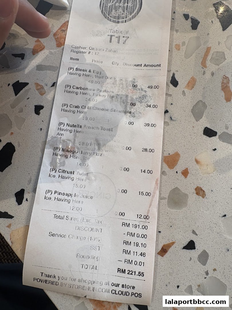 A receipt from POKOK LaLaport showing a list of food and drinks with prices.