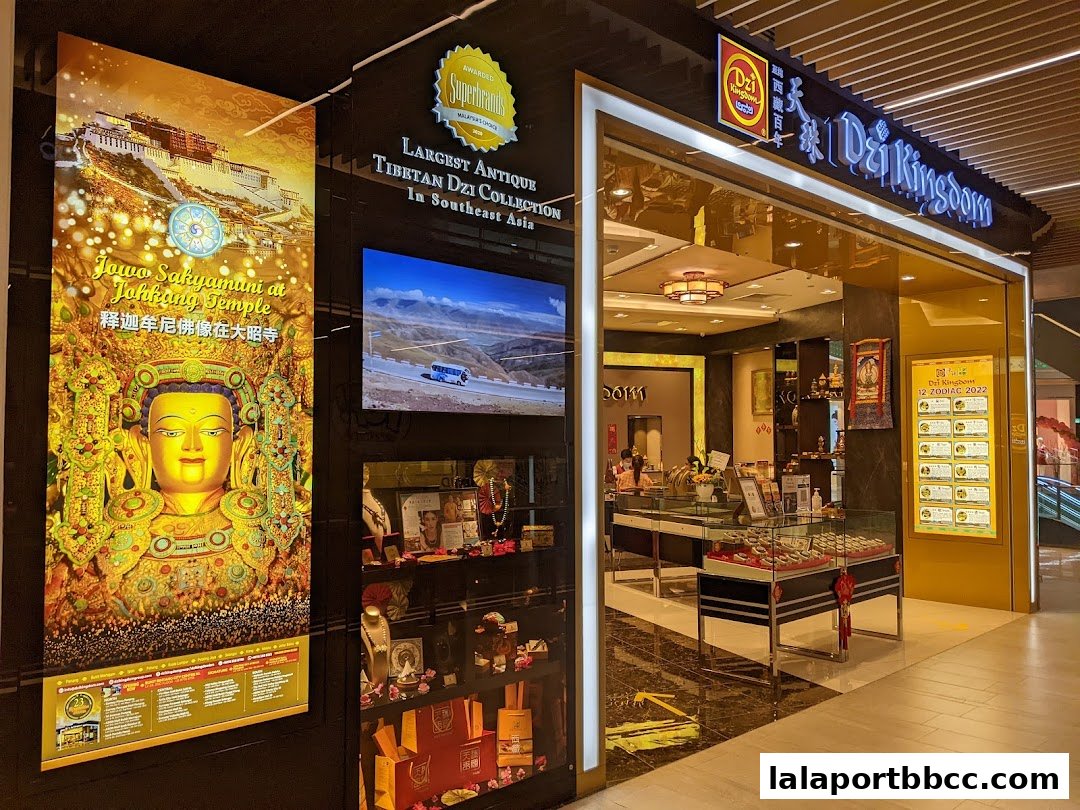 The entrance of Dzi Kingdom, a shop selling Tibetan Dzi beads and artifacts.