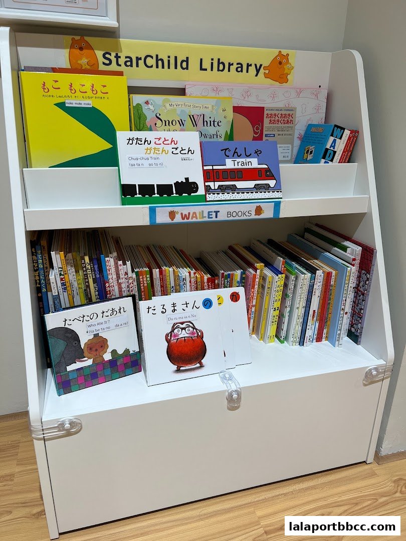 A bookshelf filled with children's books, featuring colorful illustrations and Japanese text.
