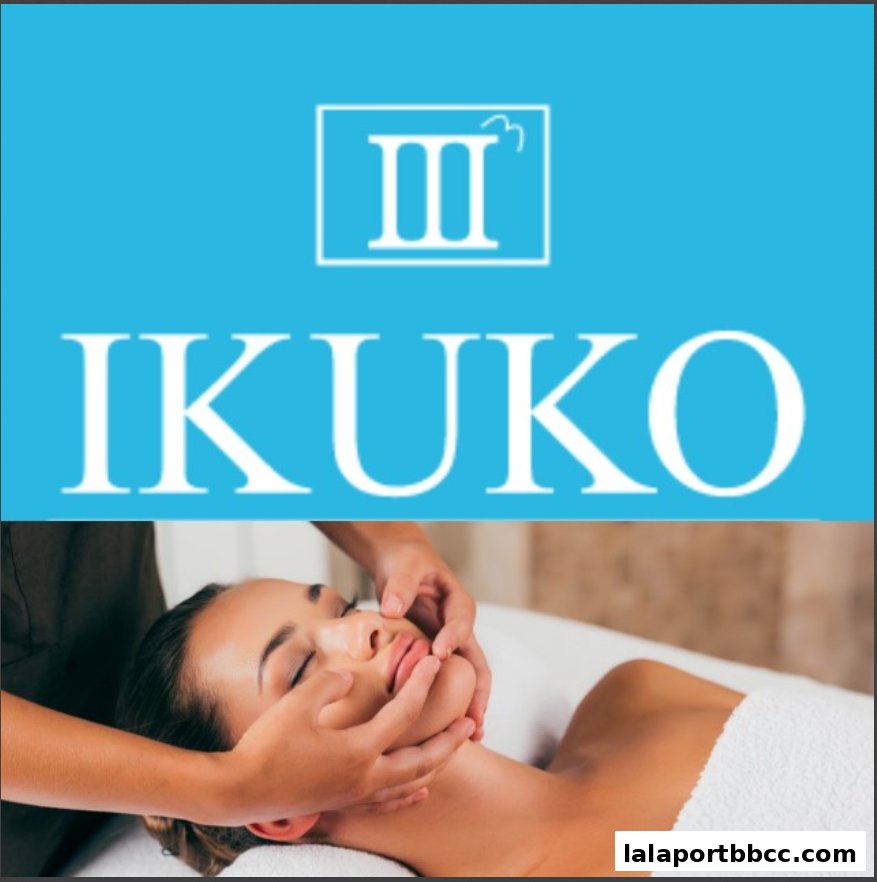 A woman receives a facial massage at IKUKO JAPAN BEAUTY.