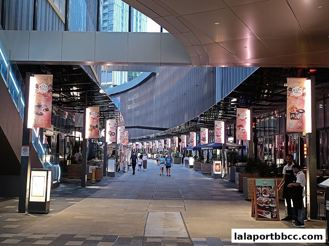 Gourmet Street at Lalaport BBCC