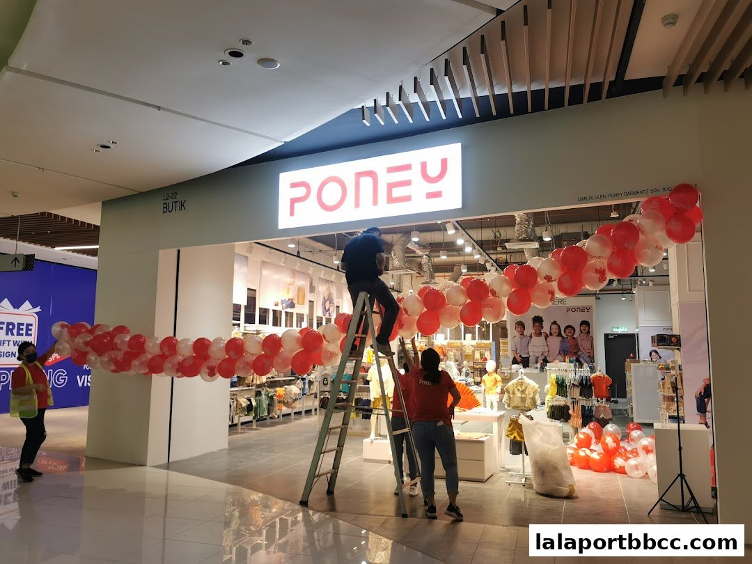 Poney  Mitsui Shopping Park LaLaport