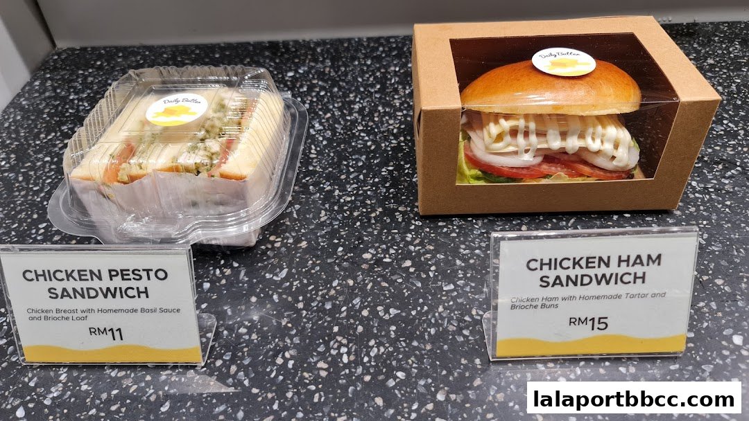 Two sandwiches, a chicken pesto and a chicken ham, displayed with their prices.