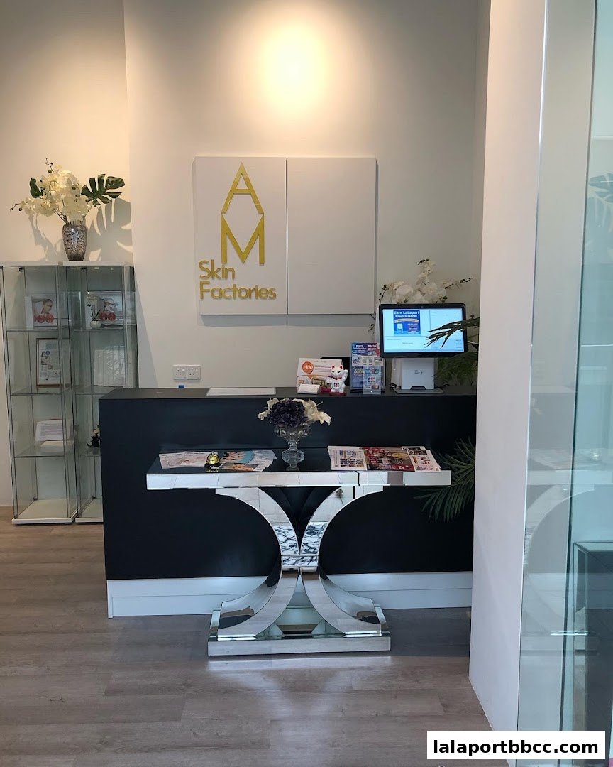 The reception area of AM Skin Factories Express, featuring a logo, counter, and display shelves.