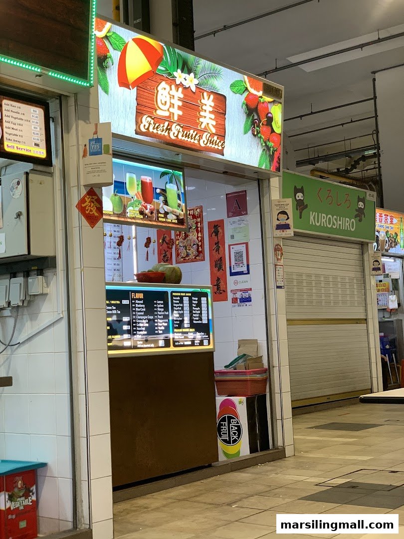 A vibrant 'Fresh Fruits Juice' stall, 鮮美 (Xian Mei), featuring a bright sign and menu.