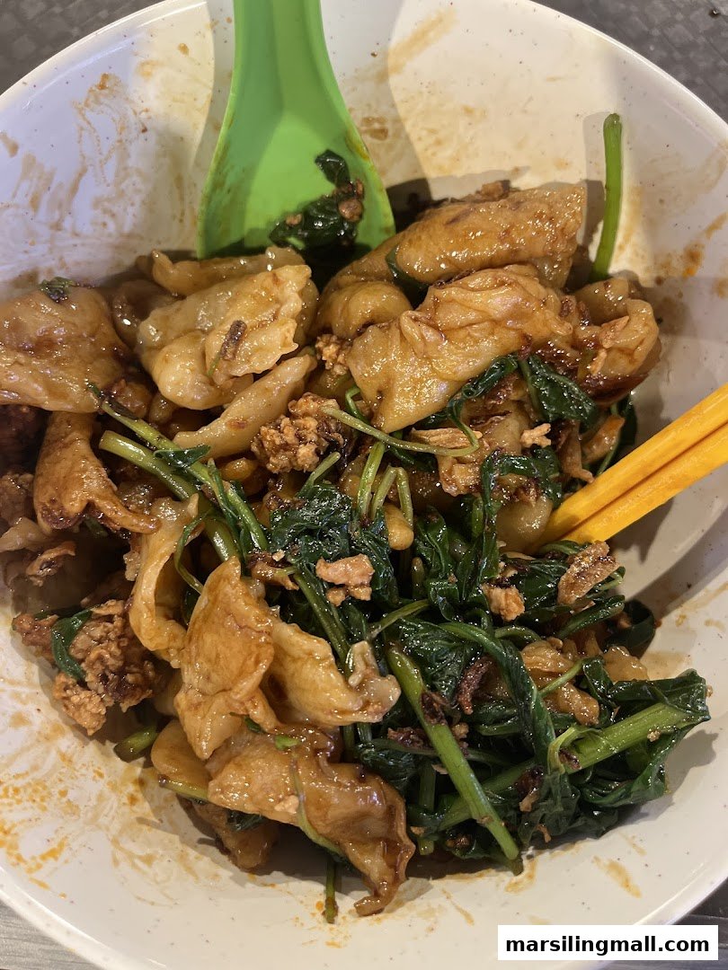 A close-up of a delicious bowl of handmade noodles with vegetables and minced meat.